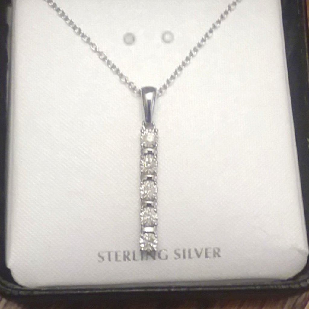 18 Sterling Silver 5 Diamond Bar Necklace Never Worn Great Gift For Christmas 41$